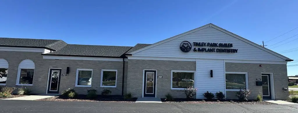 Tinley Park Smiles & Implant Dentistry - Professional dental clinic exterior with modern facilities