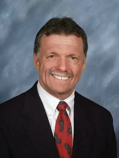 Mark D Weinhold, DDS - Professional dental clinic exterior with modern facilities