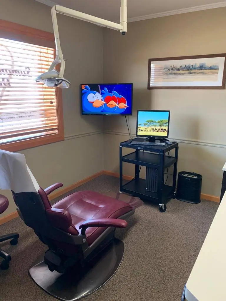 Somonauk Family Dentistry - Professional dental clinic exterior with modern facilities