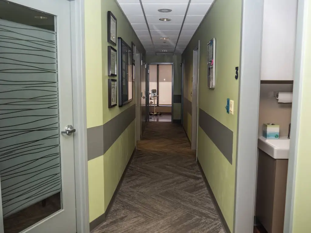 Silver Spring Endodontics - Professional dental clinic exterior with modern facilities