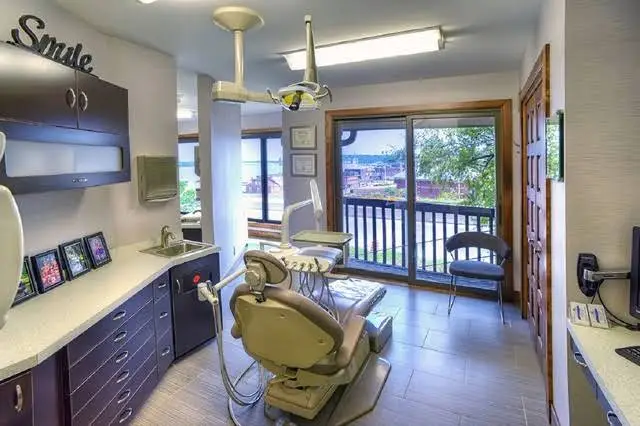 River Ridge Dental Care - Professional dental clinic exterior with modern facilities