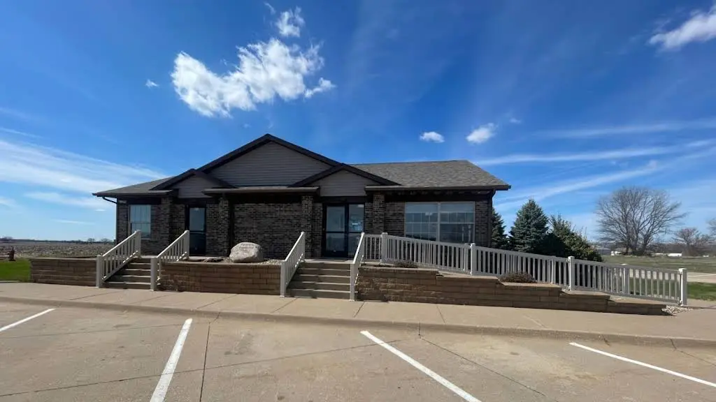 Children's Dental Center Of Southeast Iowa - Professional dental clinic exterior with modern facilities