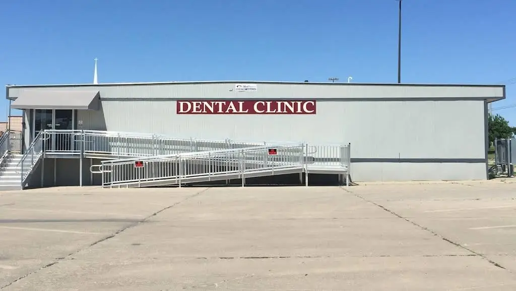 Community Health Centers of Southeastern Iowa - Keokuk Clinic - Professional dental clinic exterior with modern facilities