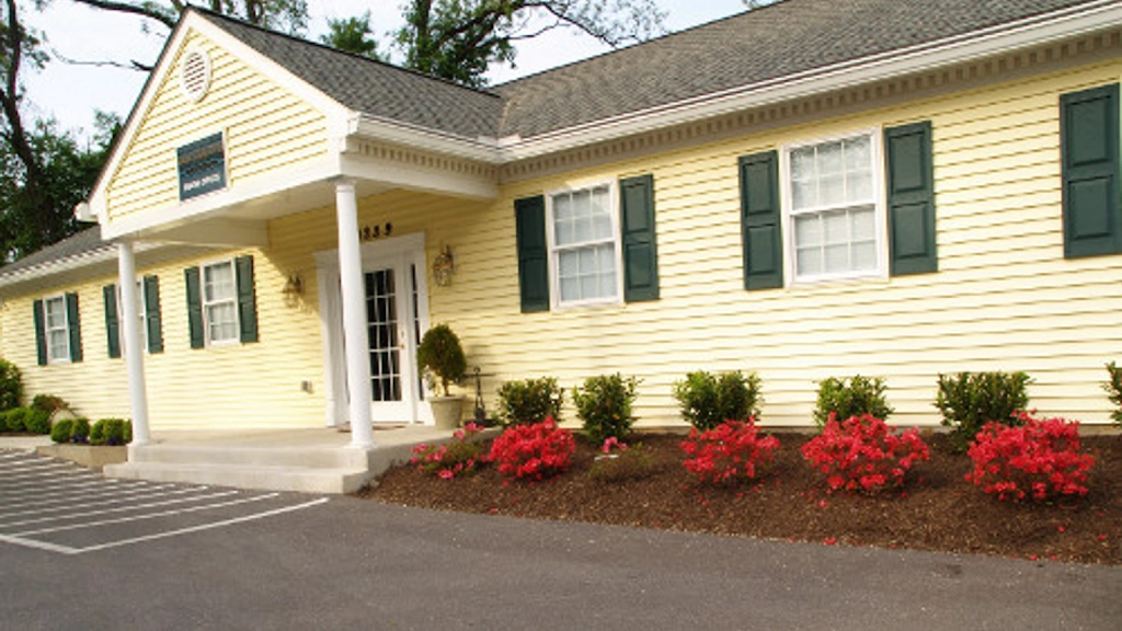 Robert J Kelly DDS & Associates - Professional dental clinic exterior with modern facilities