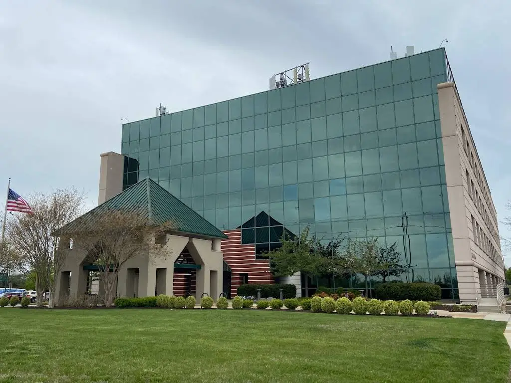 Harborview Dental Associates - Professional dental clinic exterior with modern facilities