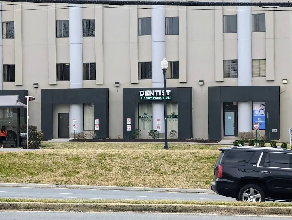 HENRY PARK, DDS - Professional dental clinic exterior with modern facilities
