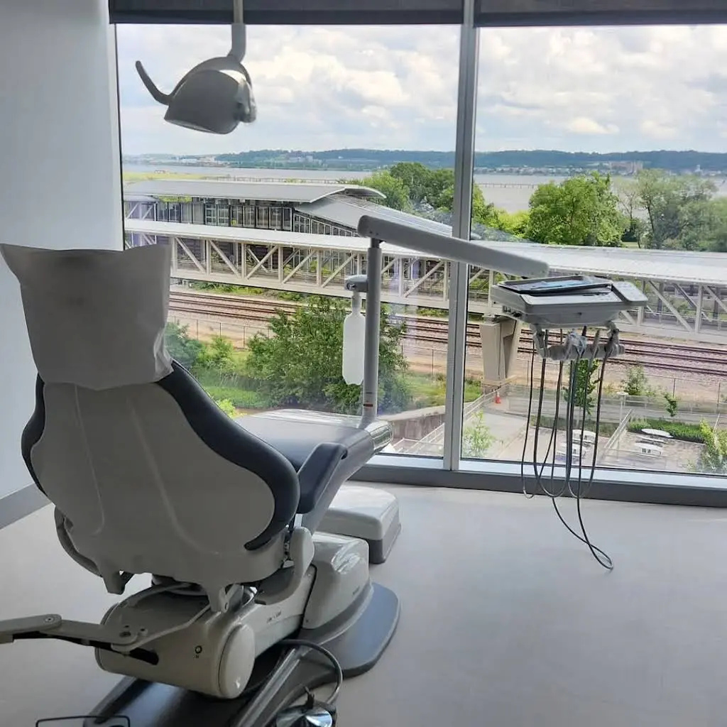 Richard D. Gruntz DDS, PC - Professional dental clinic exterior with modern facilities