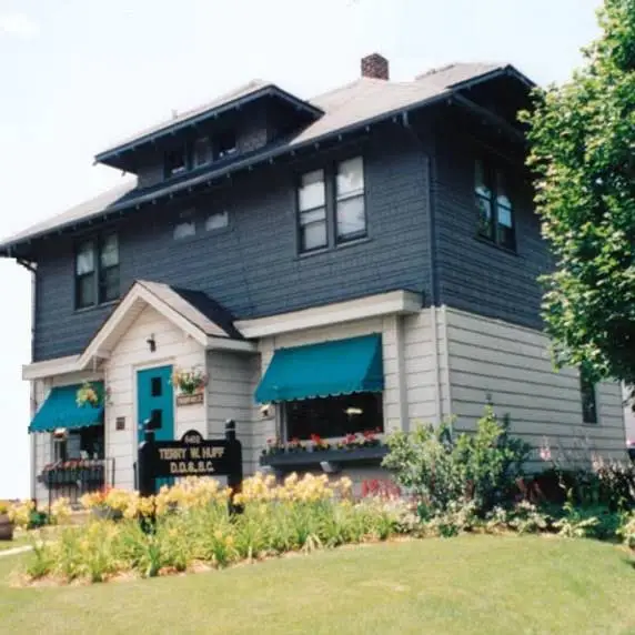 Guttormsen & Hoffner Dental - Professional dental clinic exterior with modern facilities