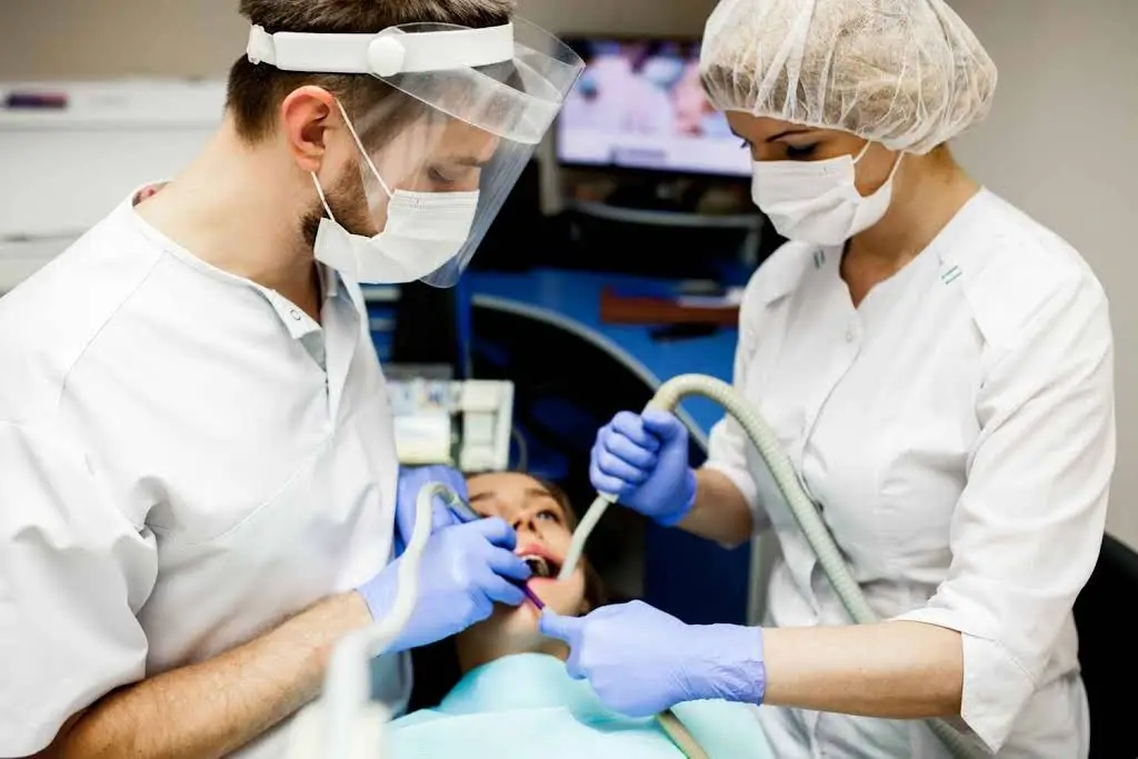 Pat Crawford DDS - Professional dental clinic exterior with modern facilities