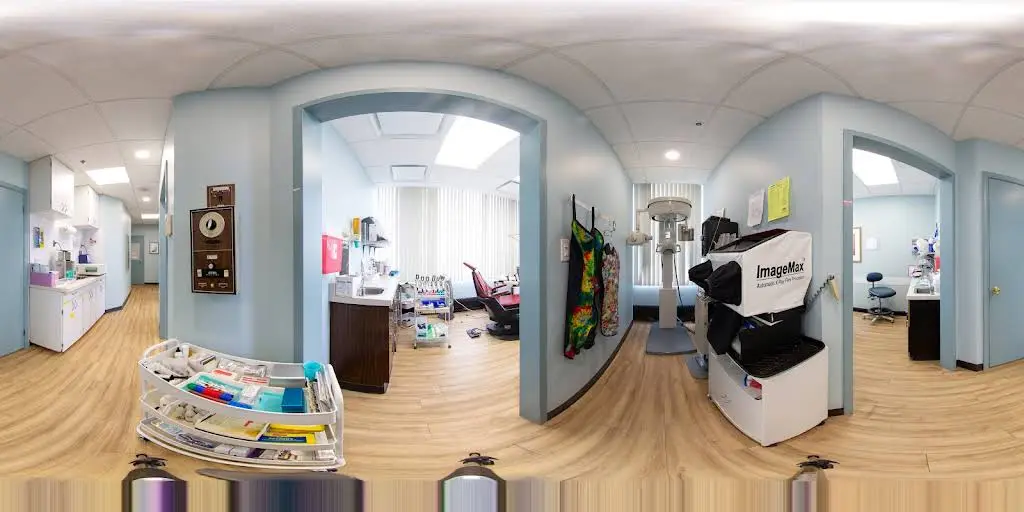 Henry Blank, DDS - Aspen Hill Dentist - Professional dental clinic exterior with modern facilities