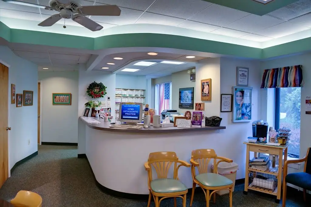 Oakton Family Orthodontics - Professional dental clinic exterior with modern facilities