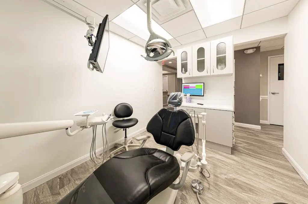 Apple Family Dentistry - Professional dental clinic exterior with modern facilities