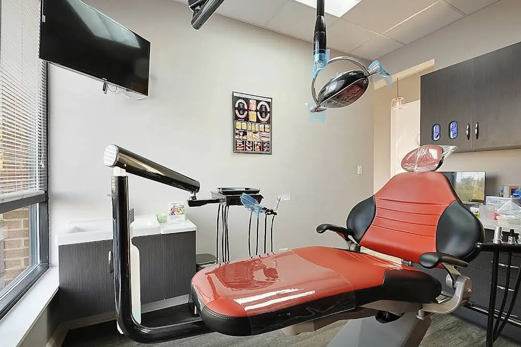 Salud Dental of Waukegan - Professional dental clinic exterior with modern facilities