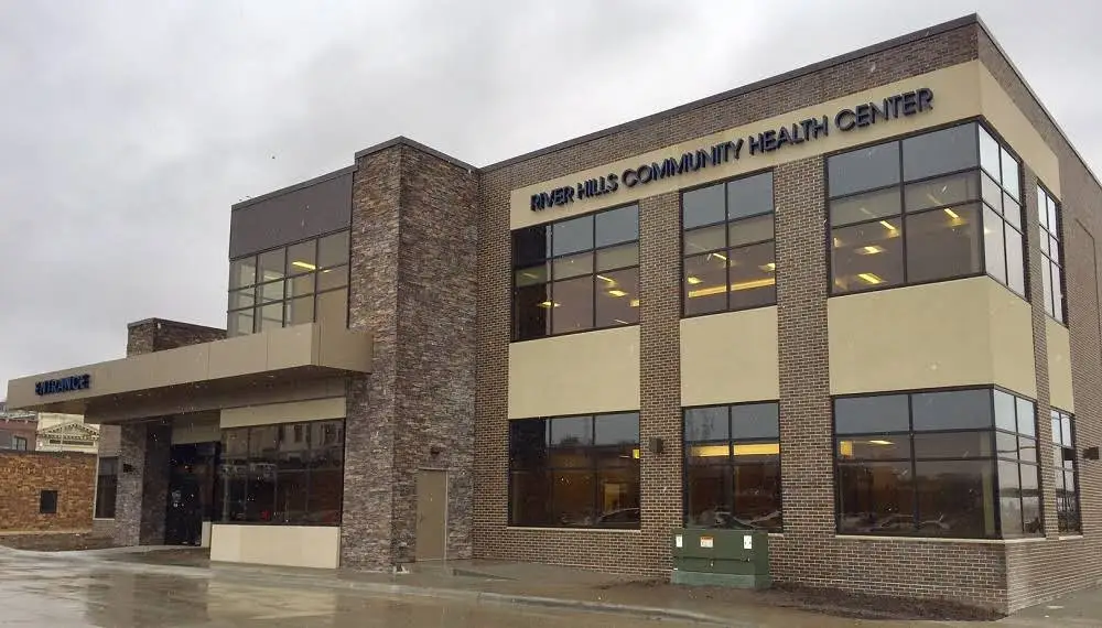 River Hills Dental - Professional dental clinic exterior with modern facilities