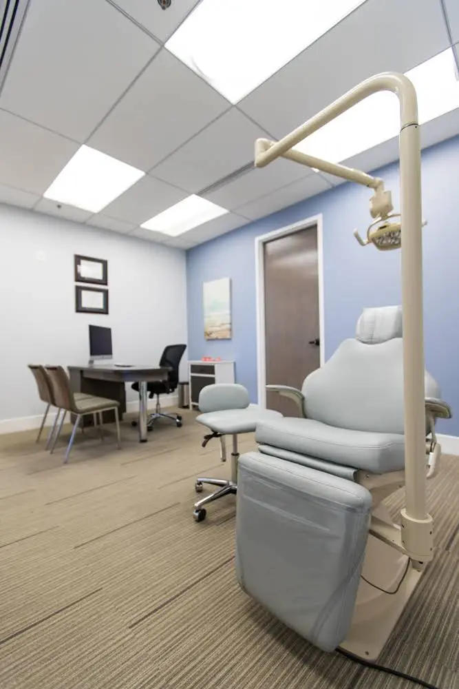 Vanguard Orthodontics - Fulton - Professional dental clinic exterior with modern facilities