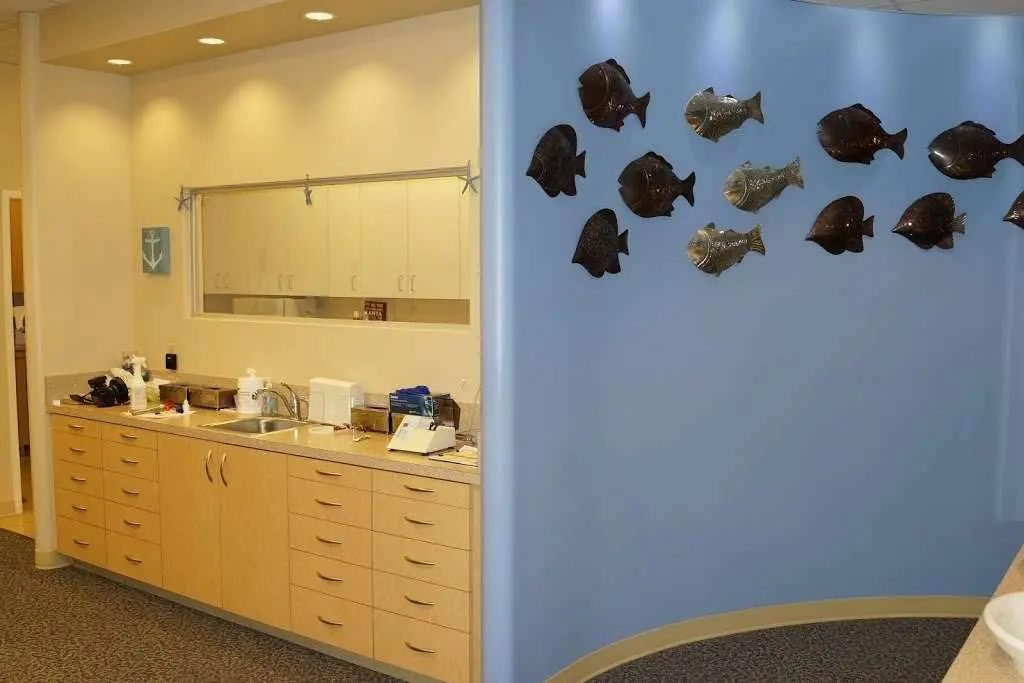 Kingstowne Orthodontics - Professional dental clinic exterior with modern facilities
