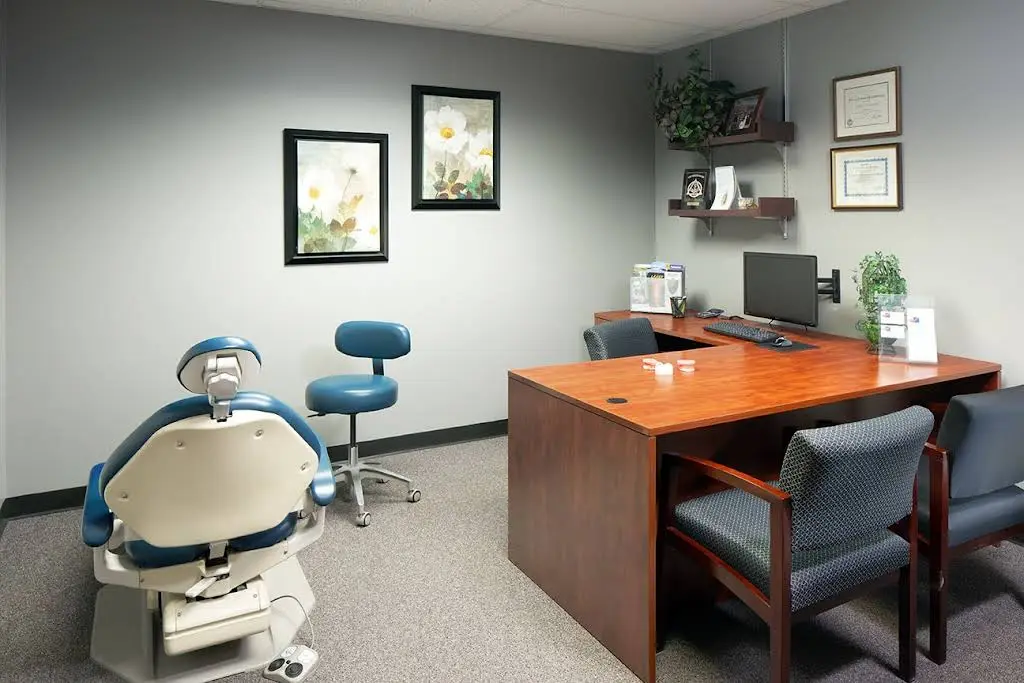 Reichl & Kolstad Orthodontics - Professional dental clinic exterior with modern facilities