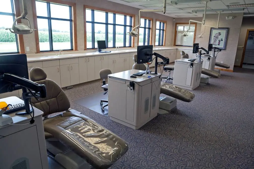 Race Orthodontics: Mukwonago - Professional dental clinic exterior with modern facilities