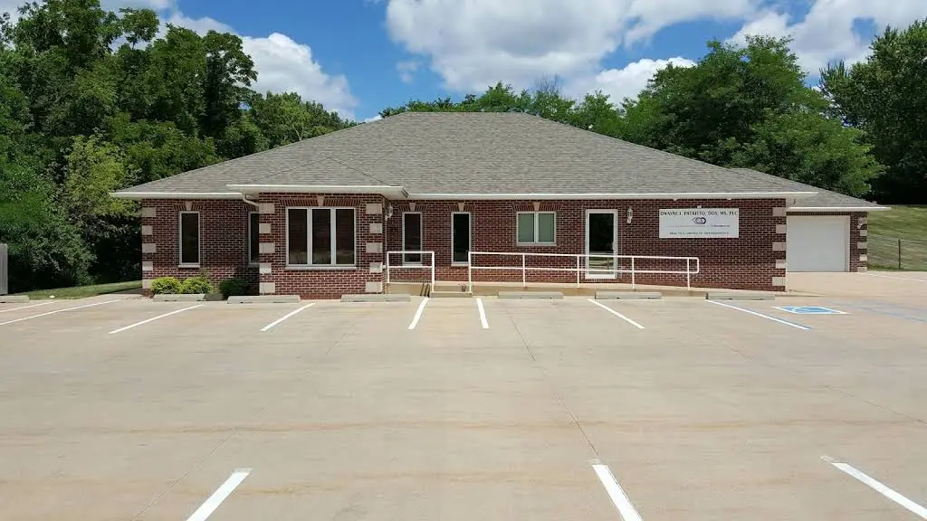Rea Orthodontics - Professional dental clinic exterior with modern facilities