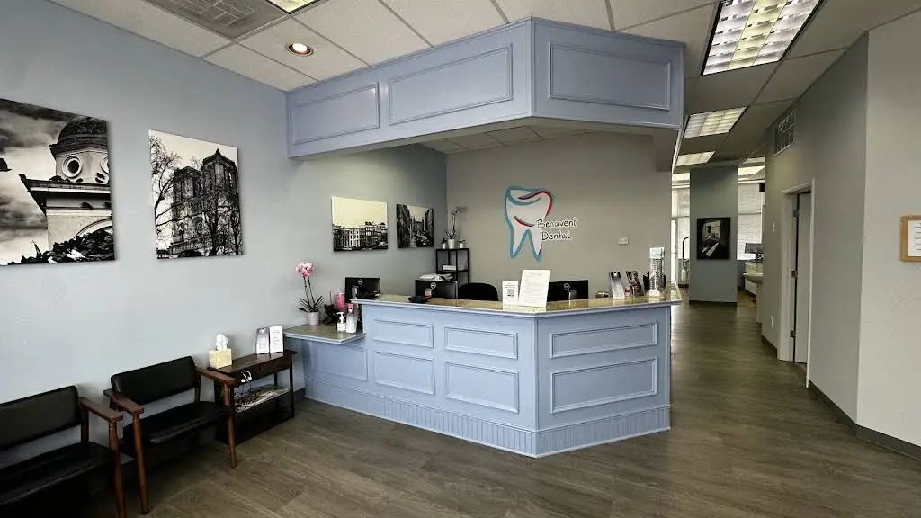 Benavent Dental - Professional dental clinic exterior with modern facilities