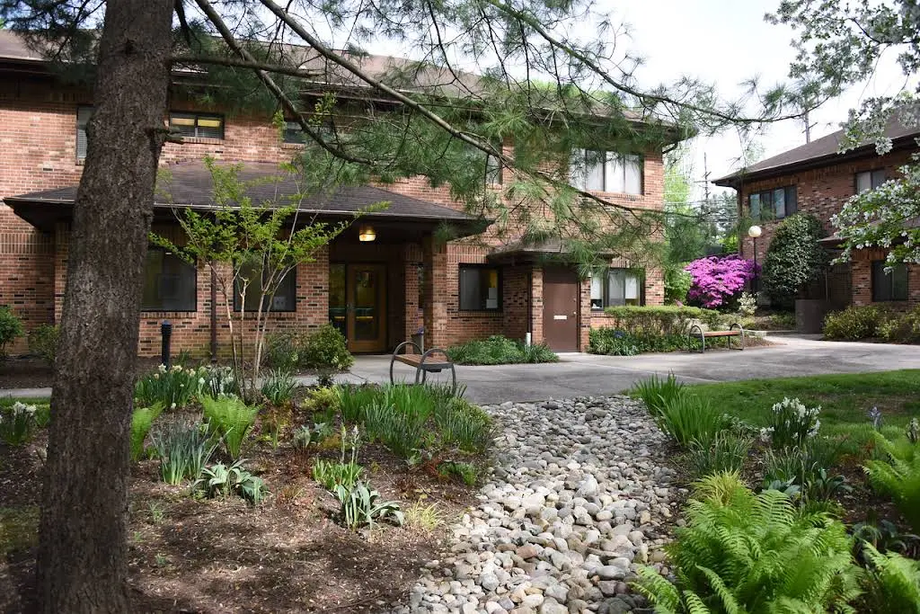 Edward K. Gamson DDS, MS - Professional dental clinic exterior with modern facilities