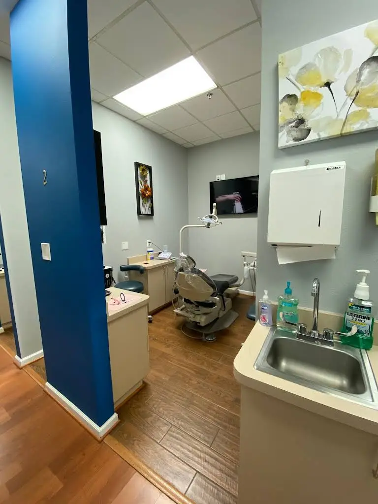 Dr. Dehyar and Associates - Professional dental clinic exterior with modern facilities