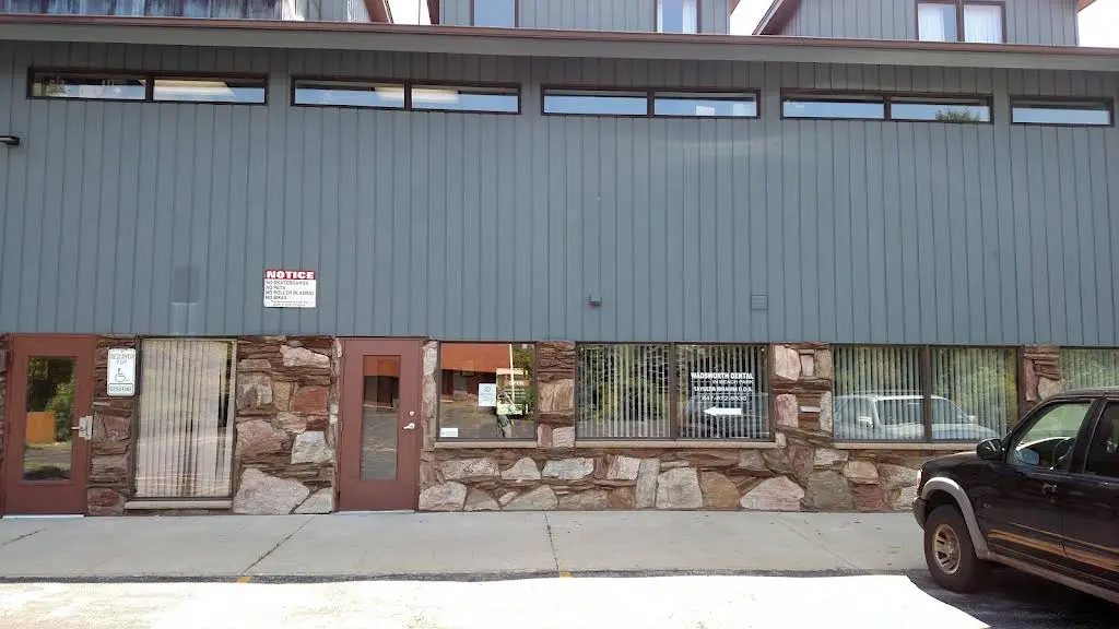 Wadsworth Dental - Dr. Tayseer A. Ibrahim, DDS - Professional dental clinic exterior with modern facilities
