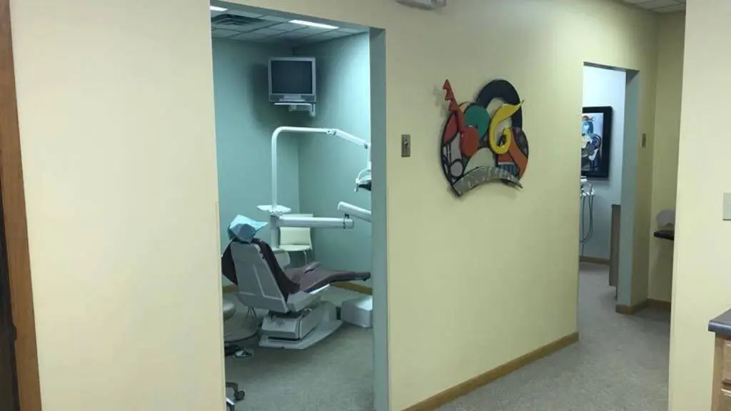 Broad Smile Dental Center - Professional dental clinic exterior with modern facilities