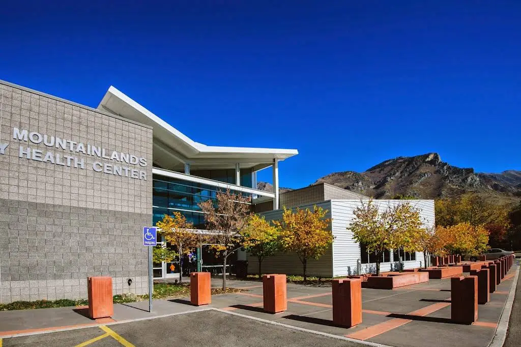 Mountainlands Community Health Center - Professional dental clinic exterior with modern facilities
