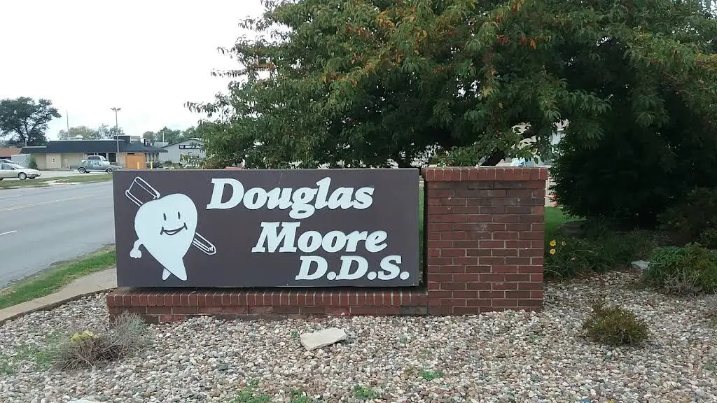 Douglas W Moore DDS PC - Professional dental clinic exterior with modern facilities