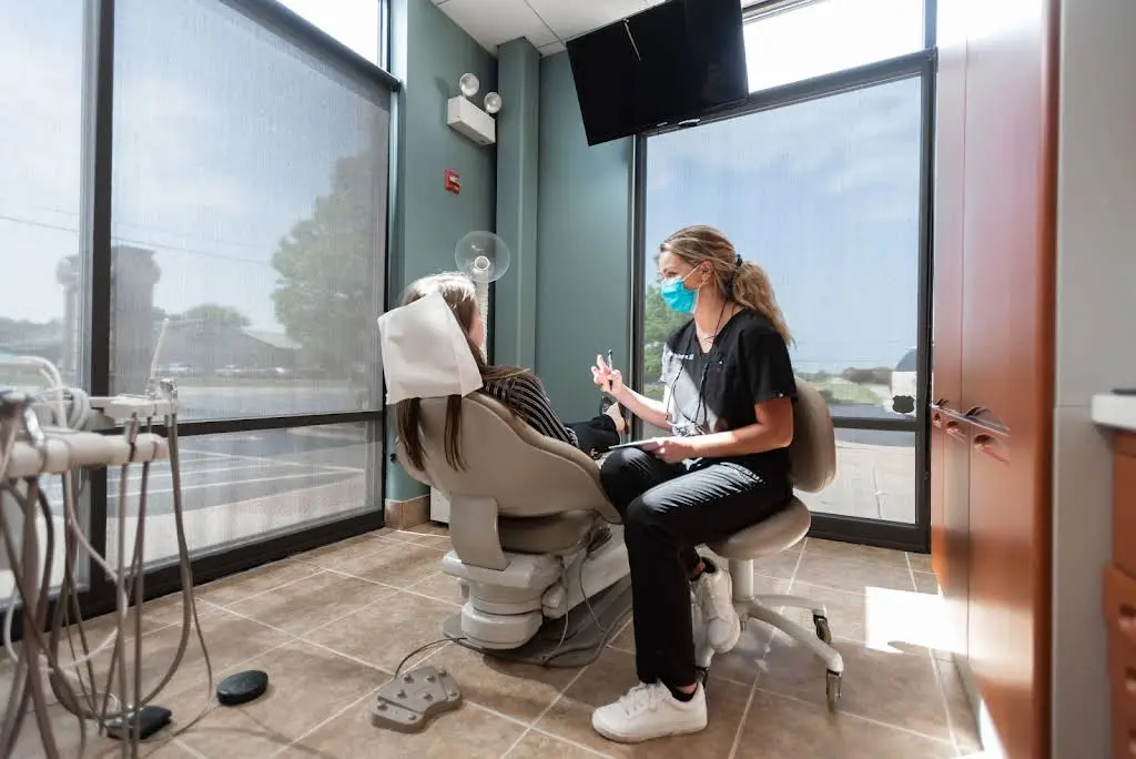 815 Dental Studio - Rockford - Professional dental clinic exterior with modern facilities