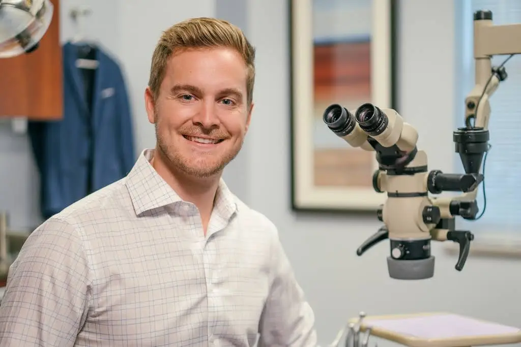 Rockford Endodontics - Dr. Alex C Moore D.M.D. M.S. - Professional dental clinic exterior with modern facilities