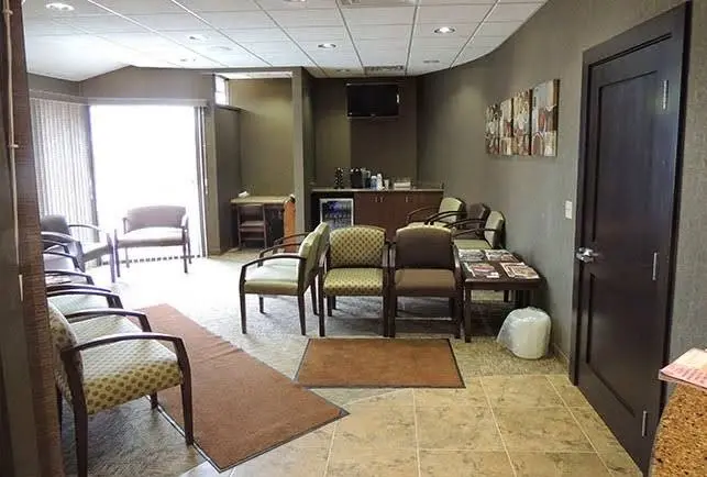 Elite Dental of Oconomowoc - Professional dental clinic exterior with modern facilities