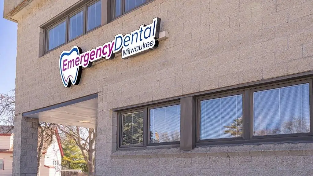 Emergency Dental of Milwaukee - Professional dental clinic exterior with modern facilities