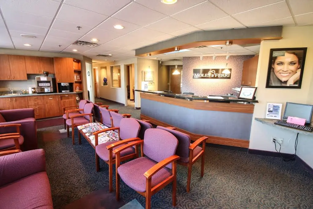 Moles & Ferri Orthodontic Specialists - Professional dental clinic exterior with modern facilities