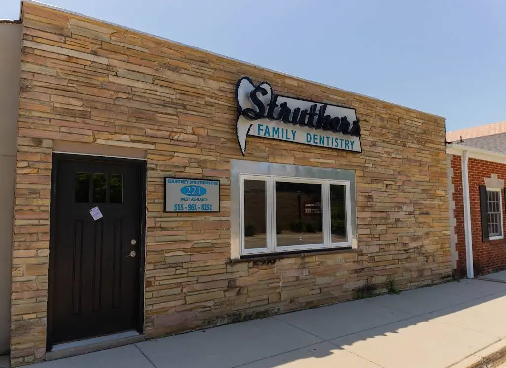 Struthers Family Dentistry - Professional dental clinic exterior with modern facilities