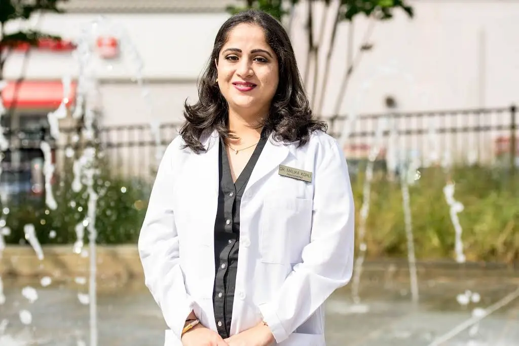 Lake Ridge Smiles - Professional dental clinic exterior with modern facilities