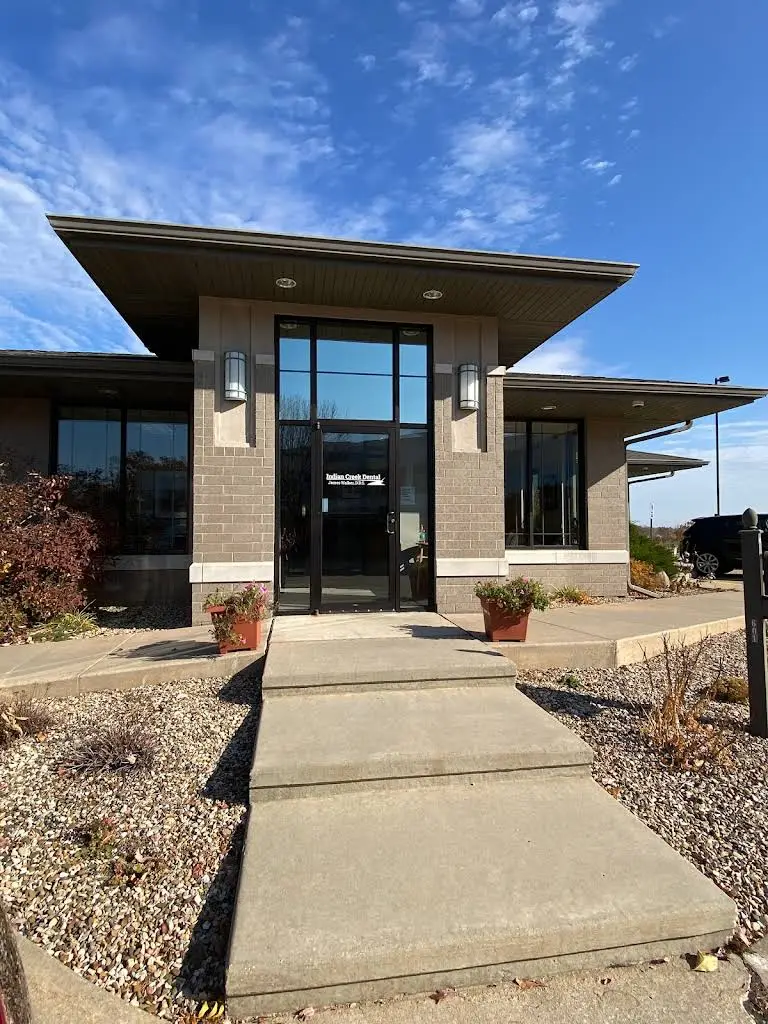 Indian Creek Dental James Walker, DDS - Professional dental clinic exterior with modern facilities