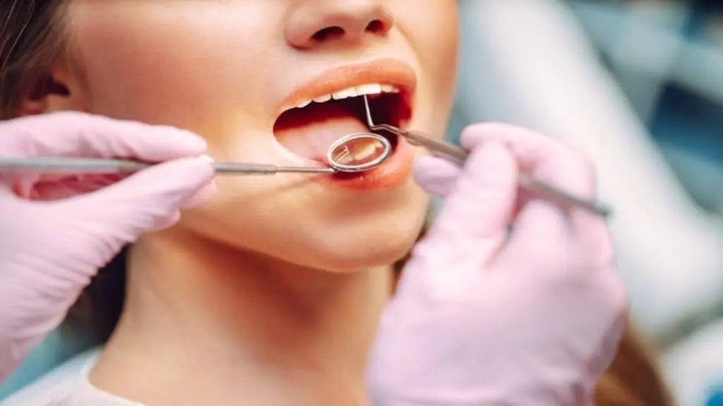 Fort Des Moines Dental - Professional dental clinic exterior with modern facilities
