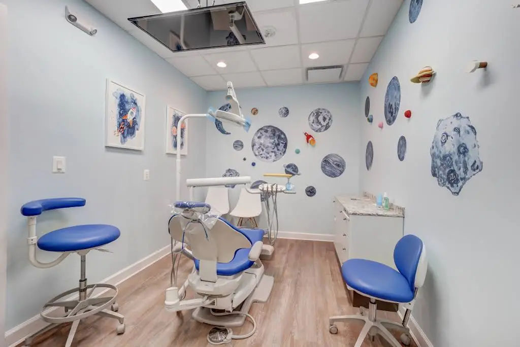 Dream Smiles Pediatric Dentistry - Professional dental clinic exterior with modern facilities