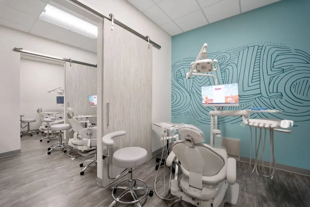 Gaithersburg Modern Dentistry - Professional dental clinic exterior with modern facilities