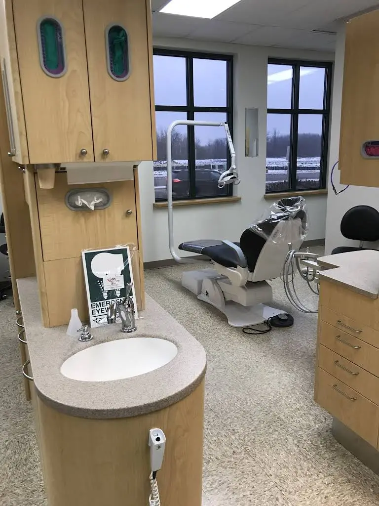 White Oak Oral Surgery & Implants - Professional dental clinic exterior with modern facilities