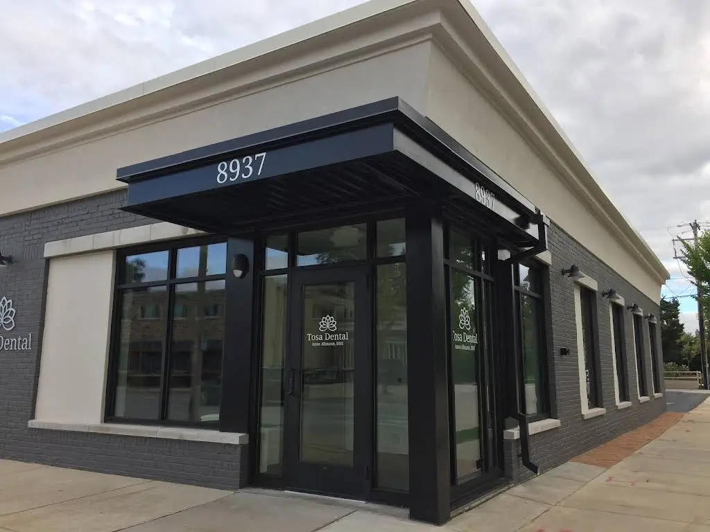 Tosa Dental - Professional dental clinic exterior with modern facilities