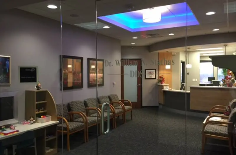 Stathas Dental - Professional dental clinic exterior with modern facilities