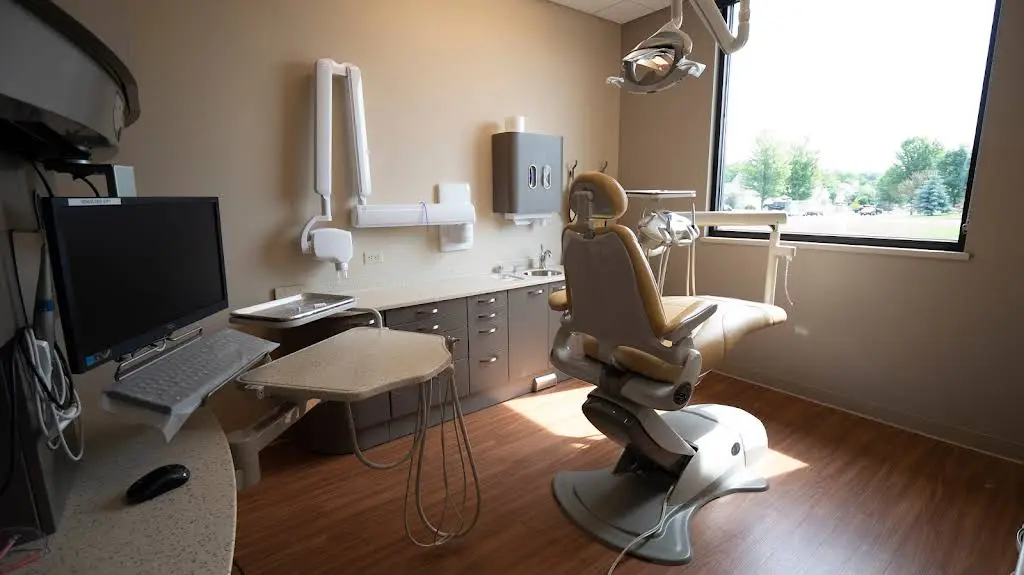 First Choice Dental - Stoughton - Professional dental clinic exterior with modern facilities