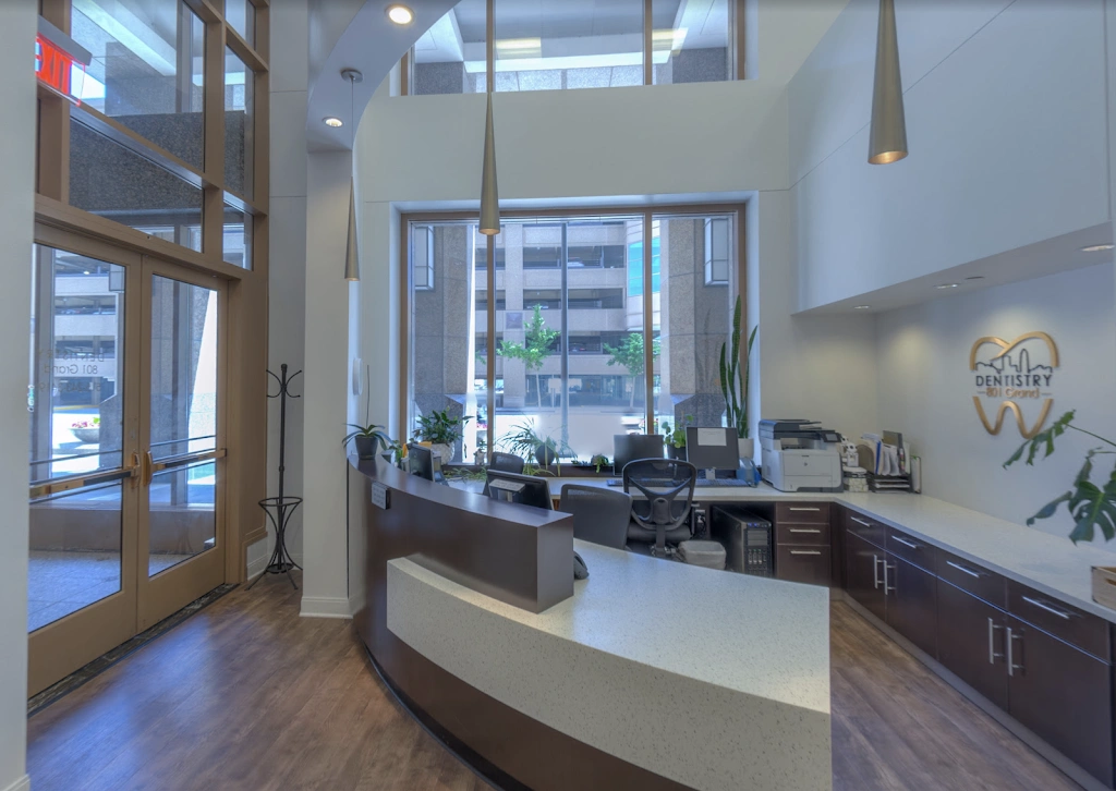 Emergency Dentist Des Moines - Professional dental clinic exterior with modern facilities