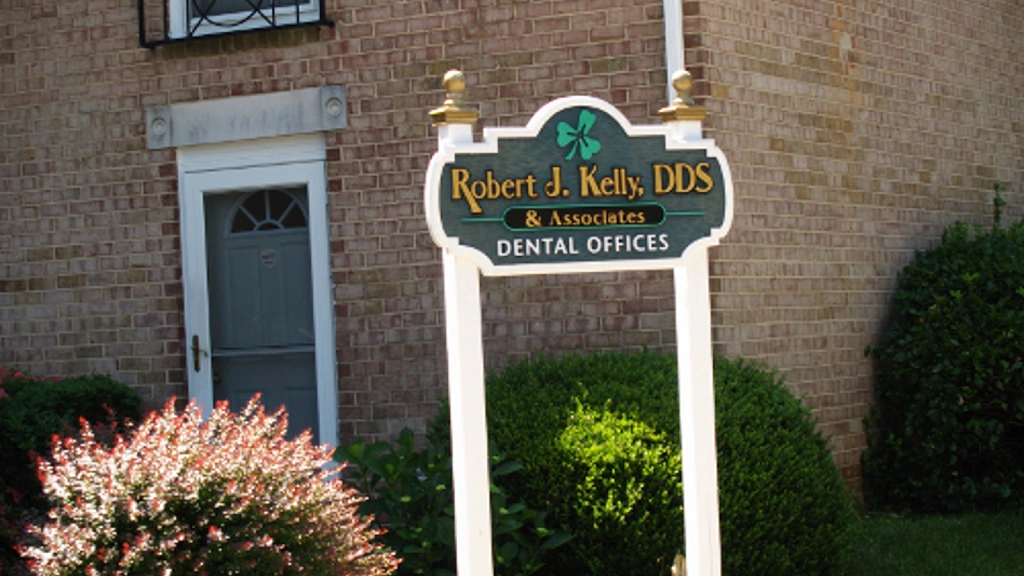 Robert J Kelly DDS & Associates - Professional dental clinic exterior with modern facilities