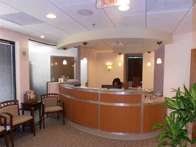 Modern Smile Dental - Professional dental clinic exterior with modern facilities