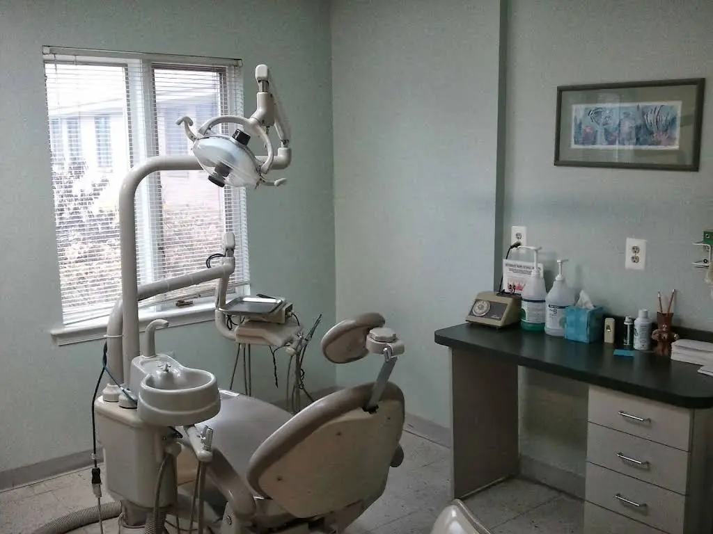 Damavandi Family Dentistry - Professional dental clinic exterior with modern facilities