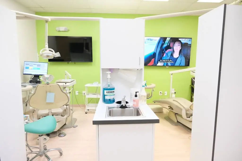 703 Dental - Professional dental clinic exterior with modern facilities